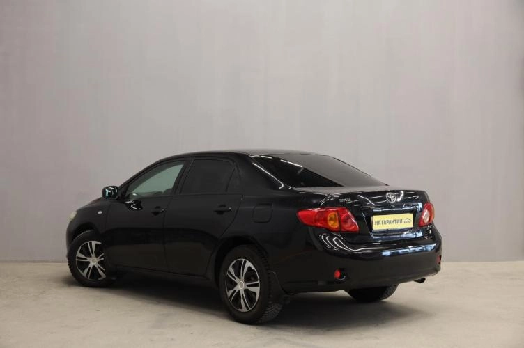 Toyota Corolla 4 из 5