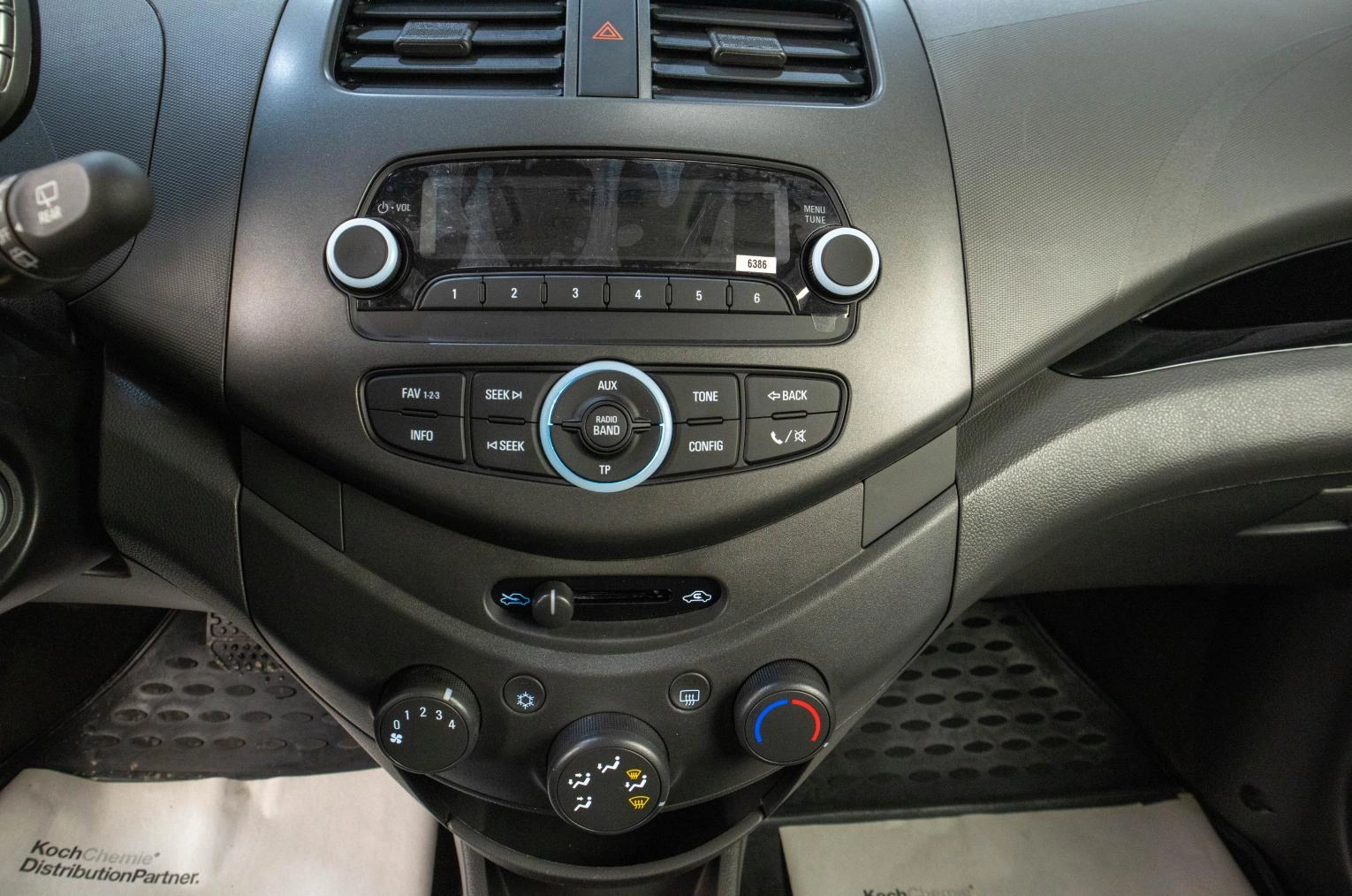 Chevrolet Spark 16 из 19