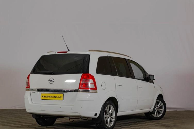 Opel Zafira 4 из 5