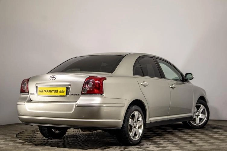 Toyota Avensis 4 из 5