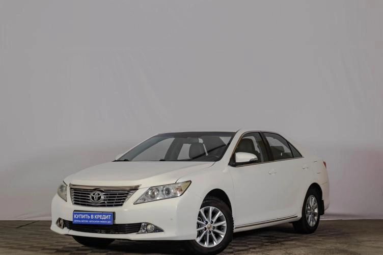 Toyota Camry 3 из 5