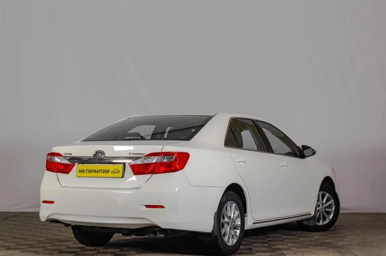Toyota Camry 4 из 5