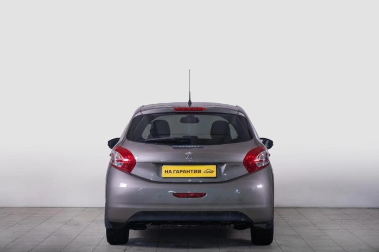 Peugeot 208 4 из 5
