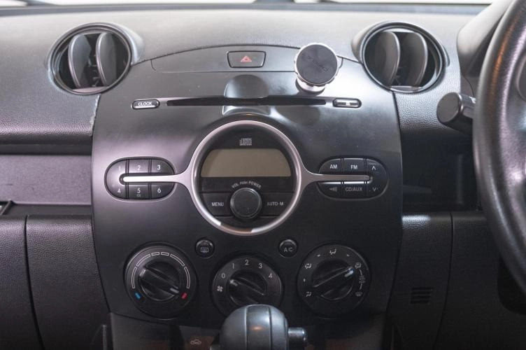 Mazda Demio 12 из 20