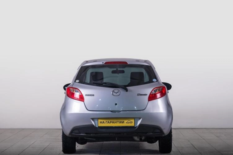 Mazda Demio 4 из 5