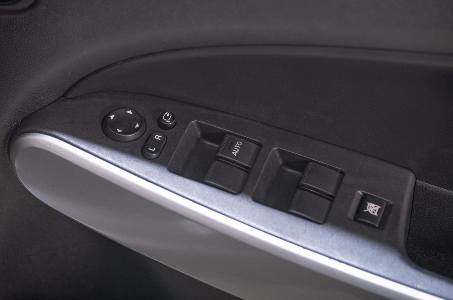 Mazda Demio 16 из 20