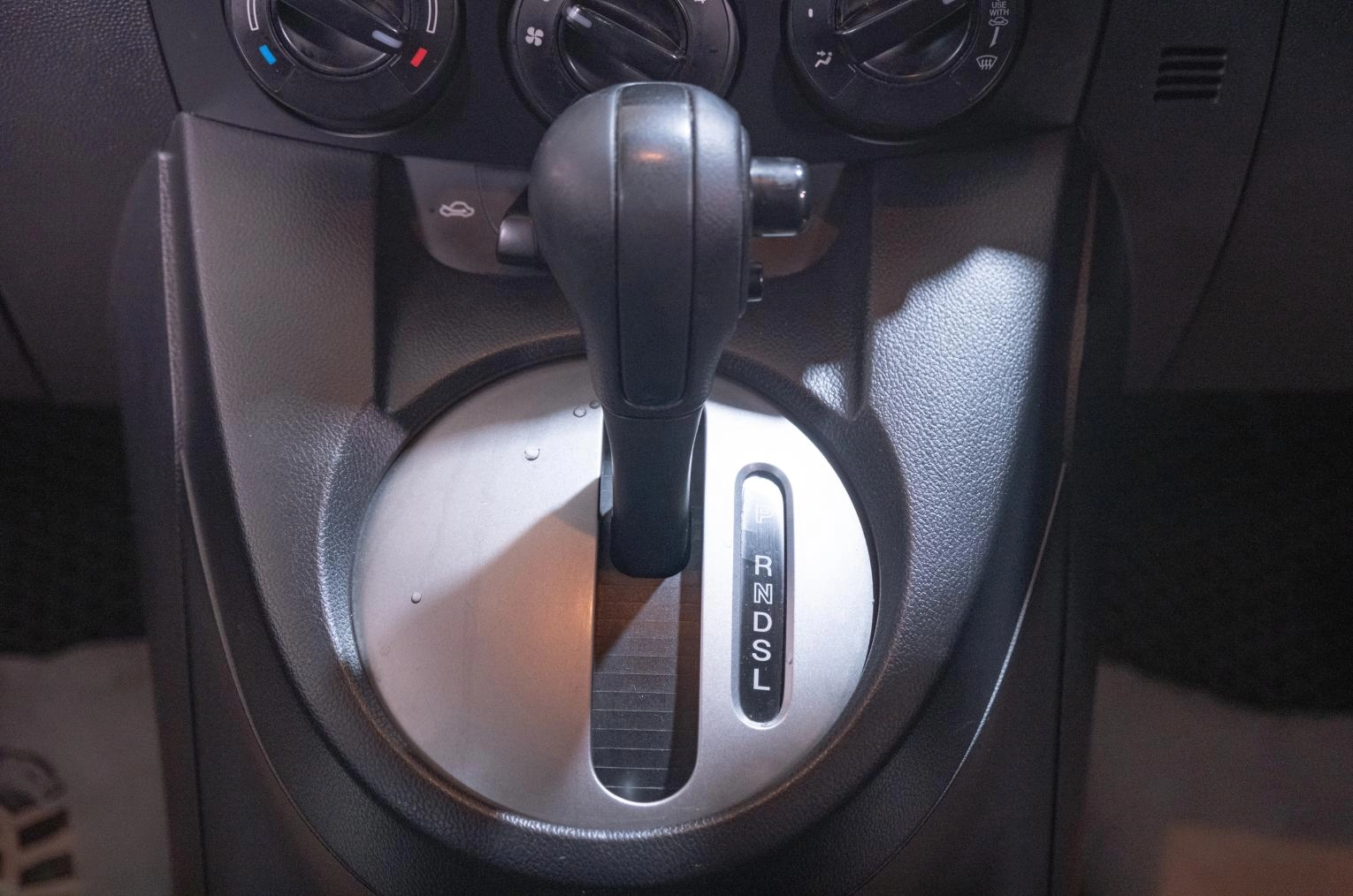 Mazda Demio 13 из 20