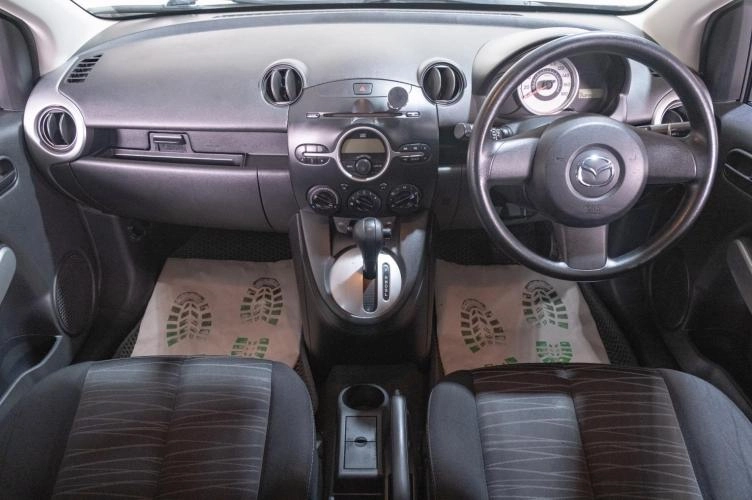 Mazda Demio 9 из 20