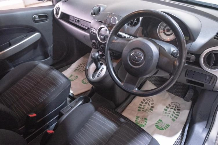 Mazda Demio 7 из 20