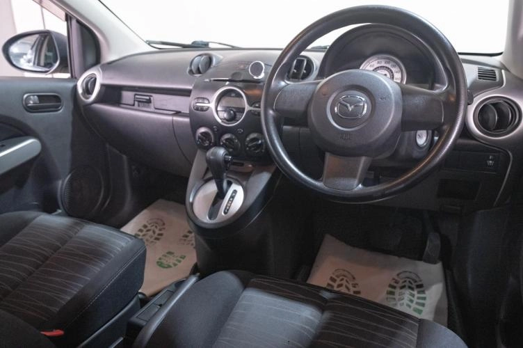 Mazda Demio 8 из 20