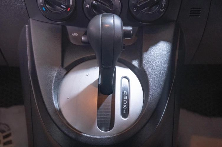 Mazda Demio 13 из 20