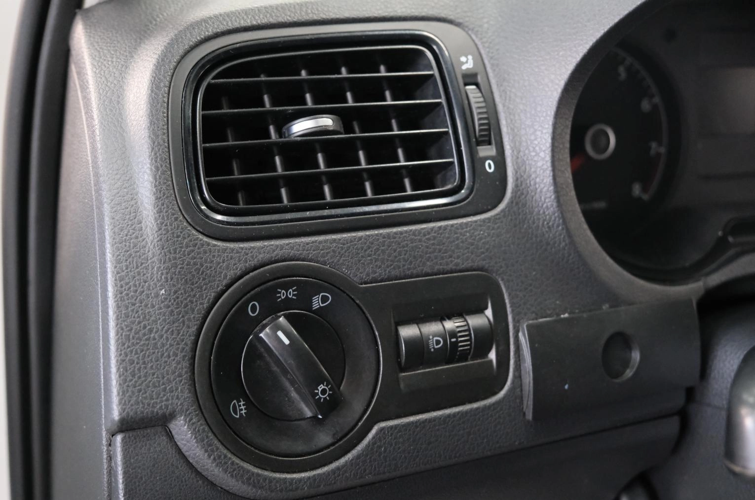 Volkswagen Polo 10 из 23