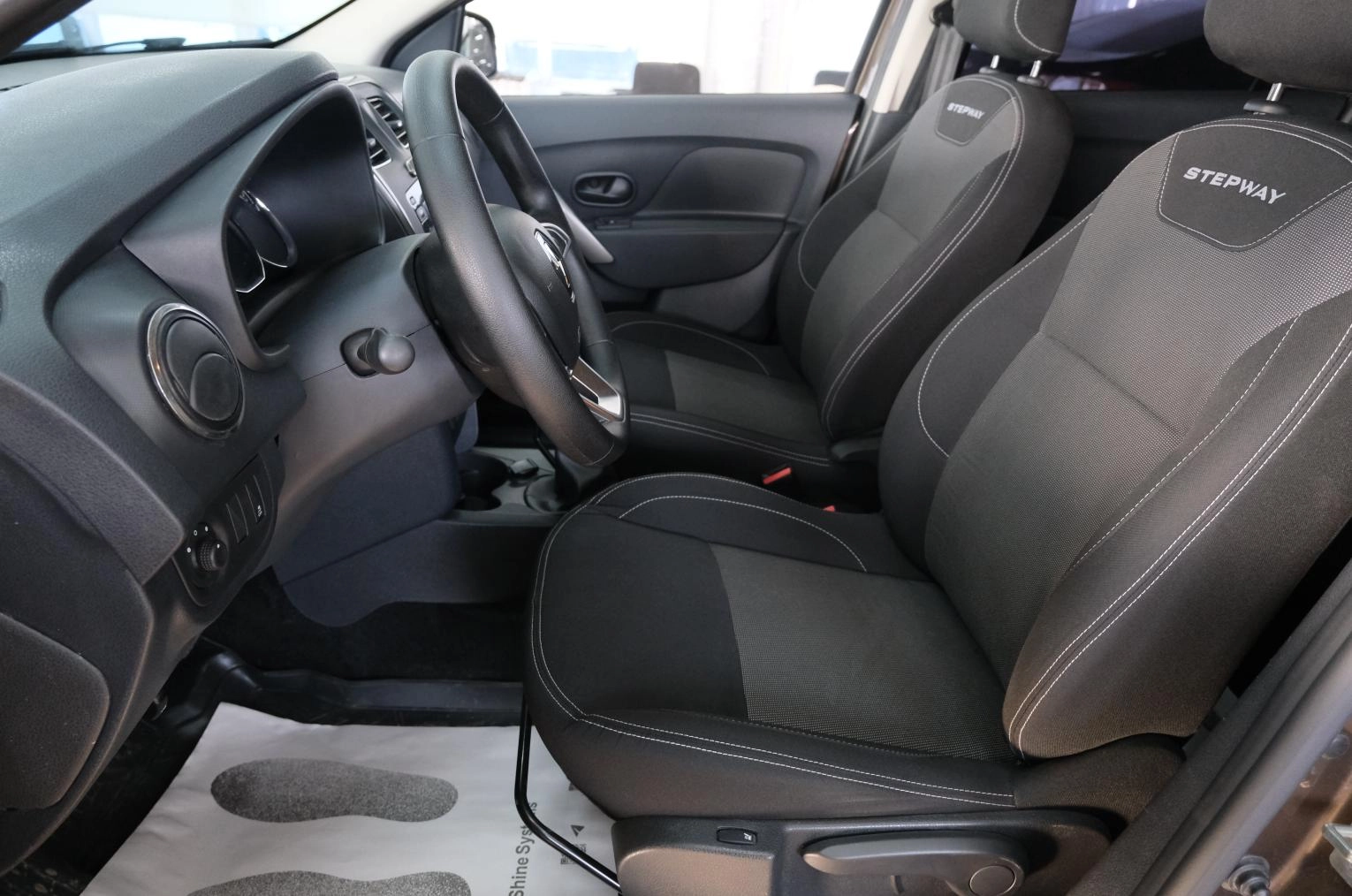 Renault Logan Stepway 7 из 22