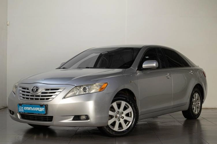 Toyota Camry 3 из 5