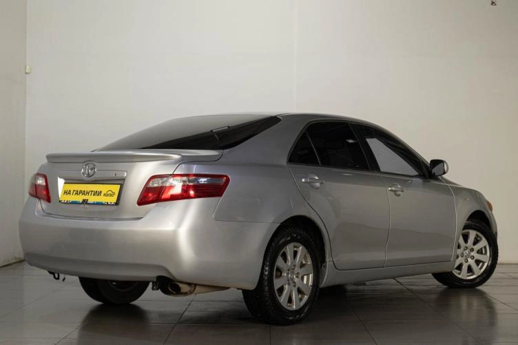 Toyota Camry 4 из 5