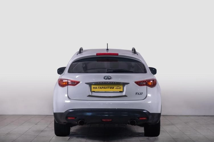 Infiniti FX37 4 из 5
