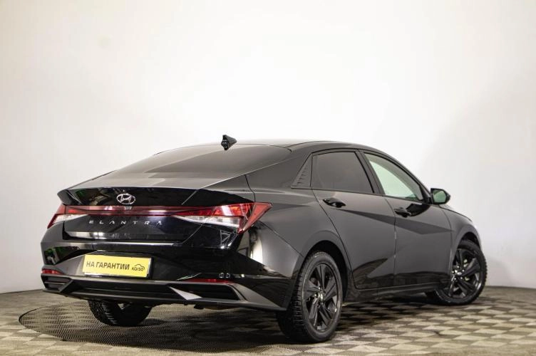 Hyundai Elantra 4 из 5