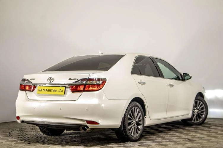 Toyota Camry 4 из 5