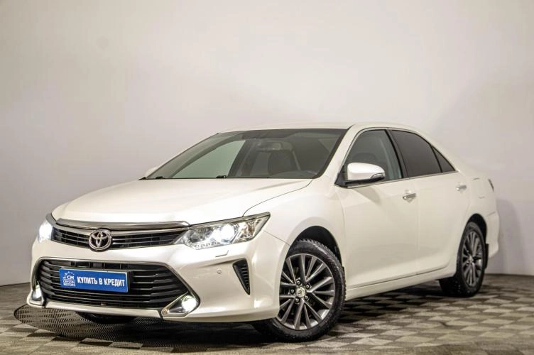 Toyota Camry 3 из 5