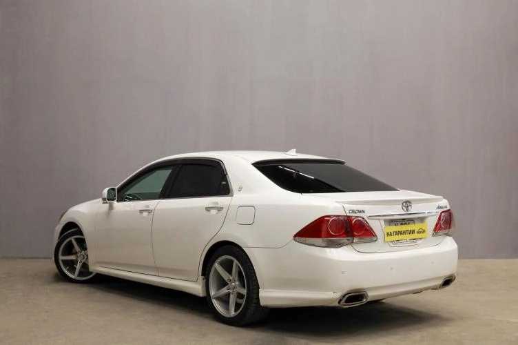 Toyota Crown 4 из 5