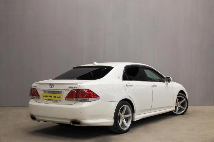Toyota Crown 6 из 6