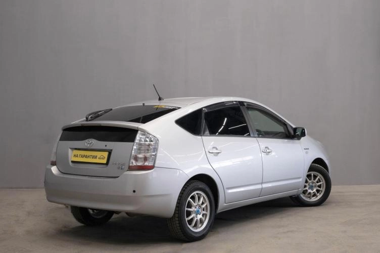 Toyota Prius 4 из 5