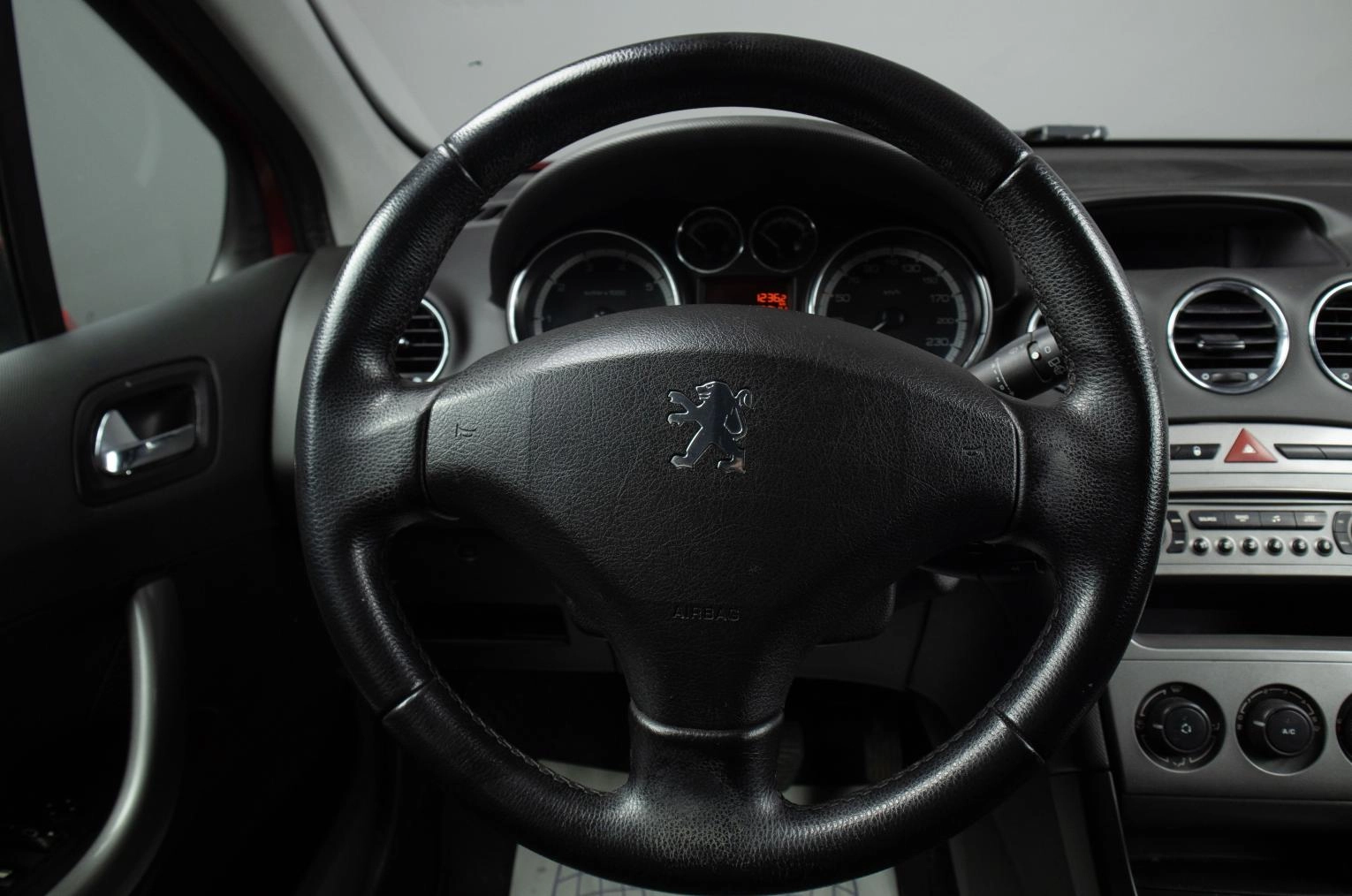 Peugeot 308 9 из 16