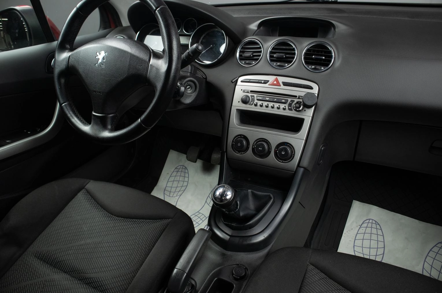 Peugeot 308 8 из 16