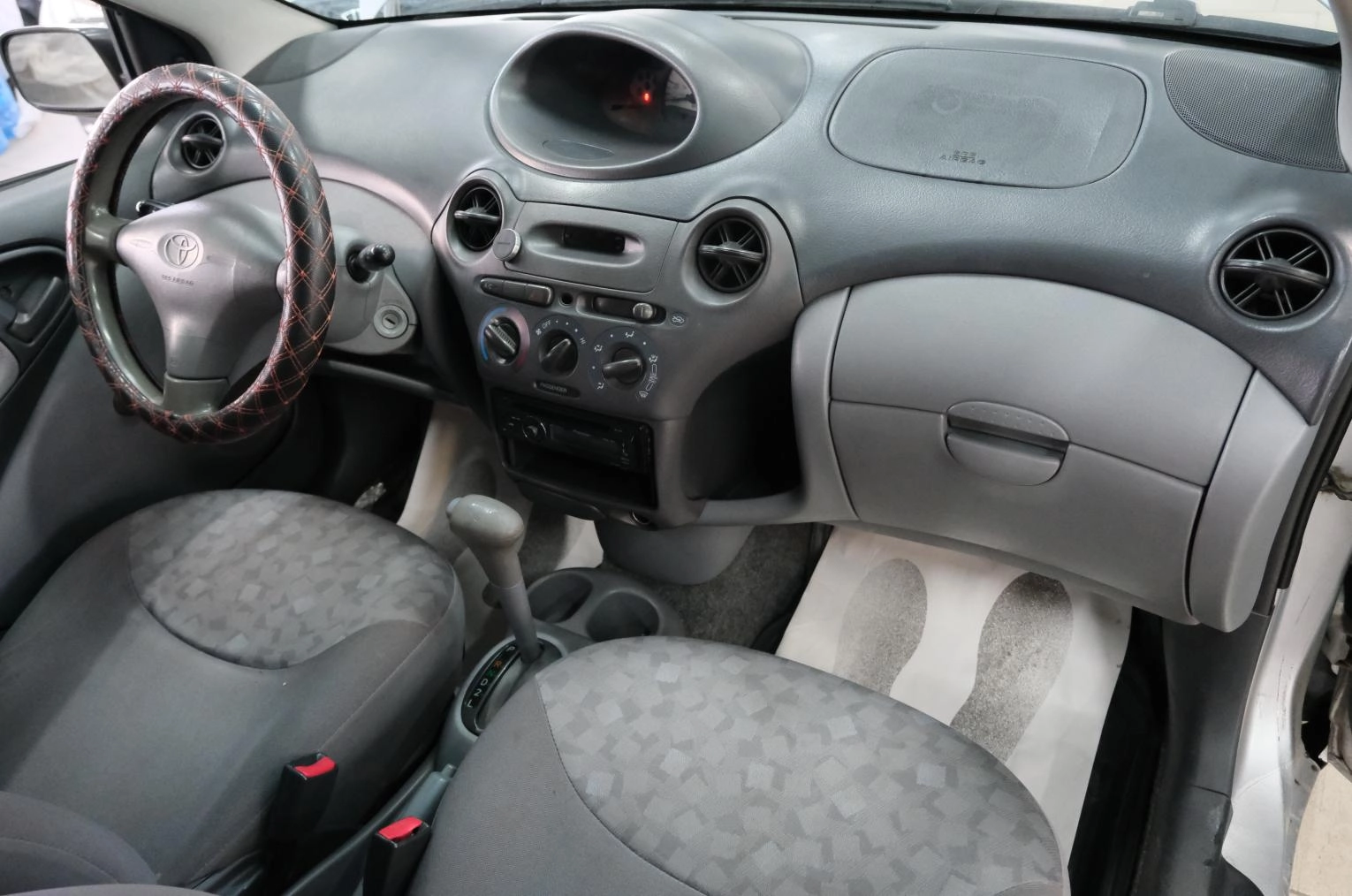 Toyota Echo 15 из 19