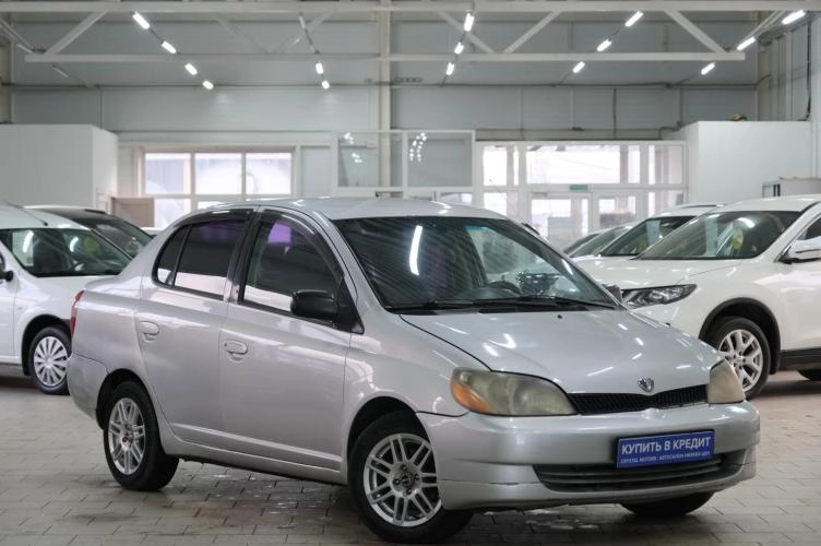 Toyota Echo 1 из 5