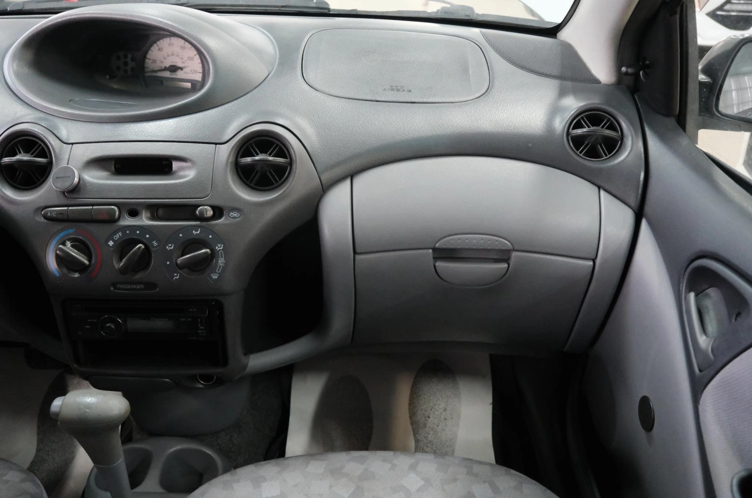 Toyota Echo 14 из 19