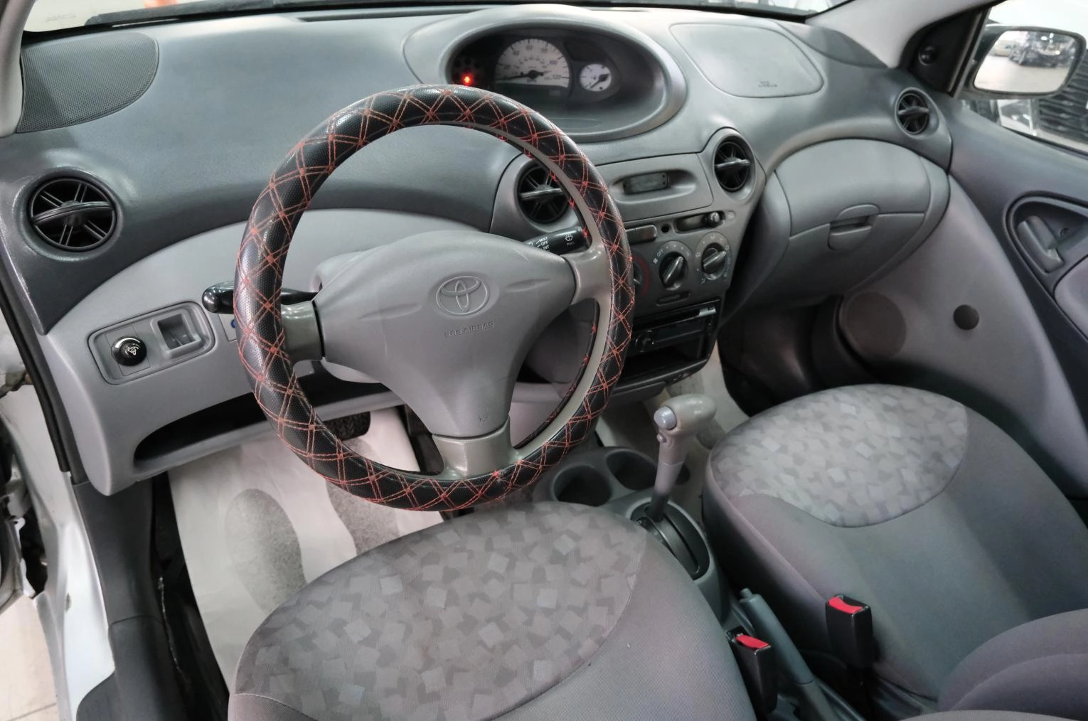 Toyota Echo 9 из 19