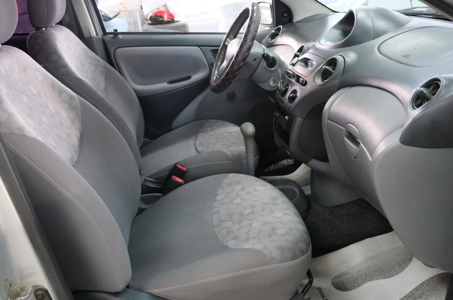 Toyota Echo 16 из 19