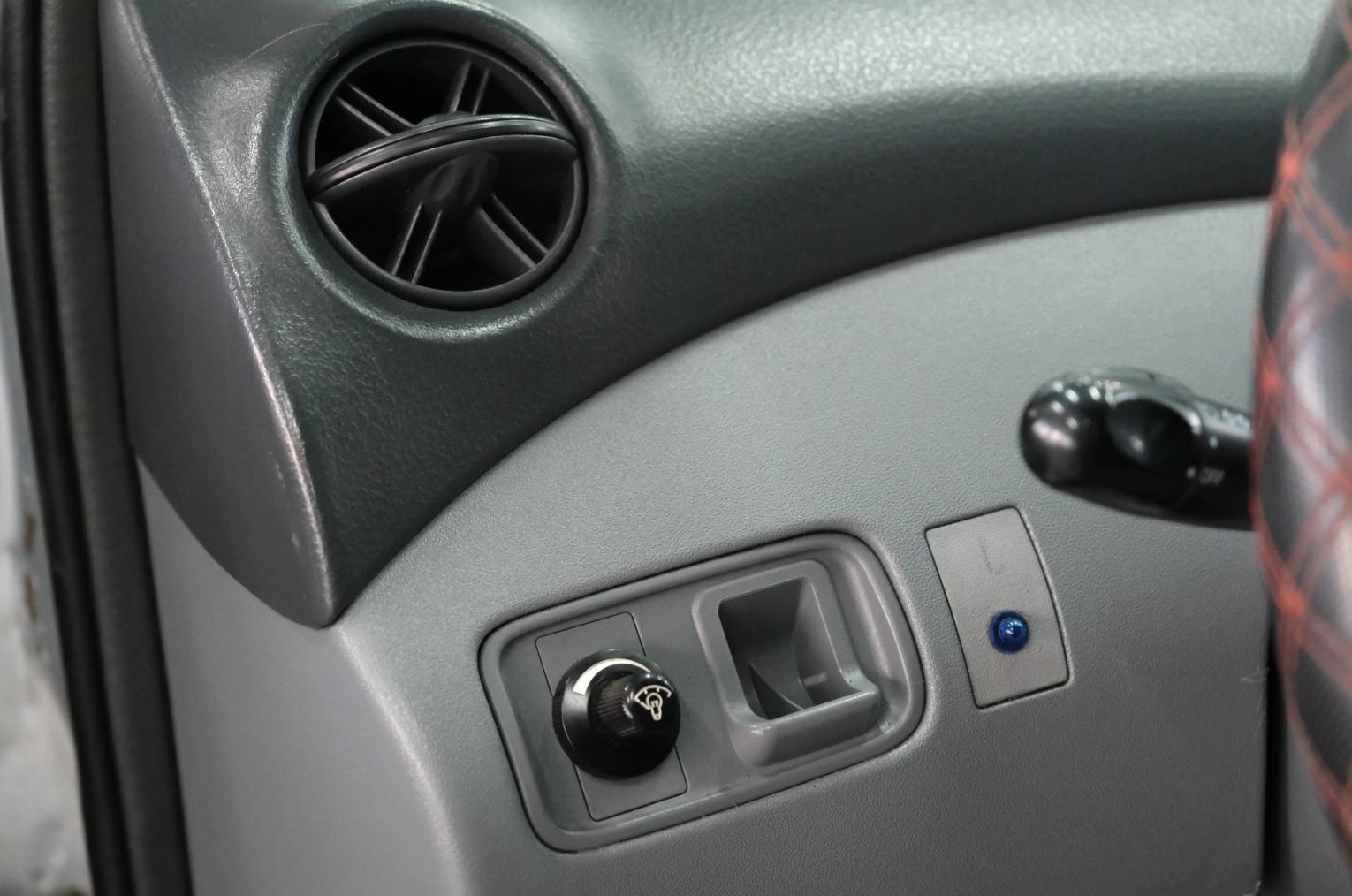 Toyota Echo 8 из 19