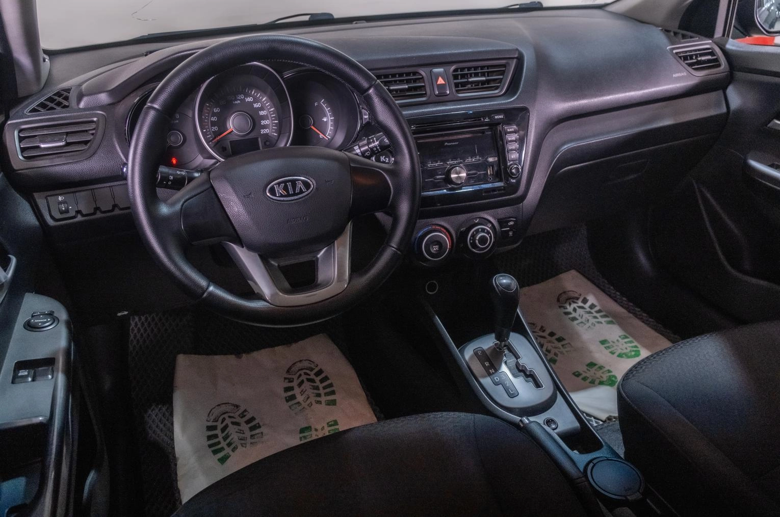 KIA Rio 8 из 21