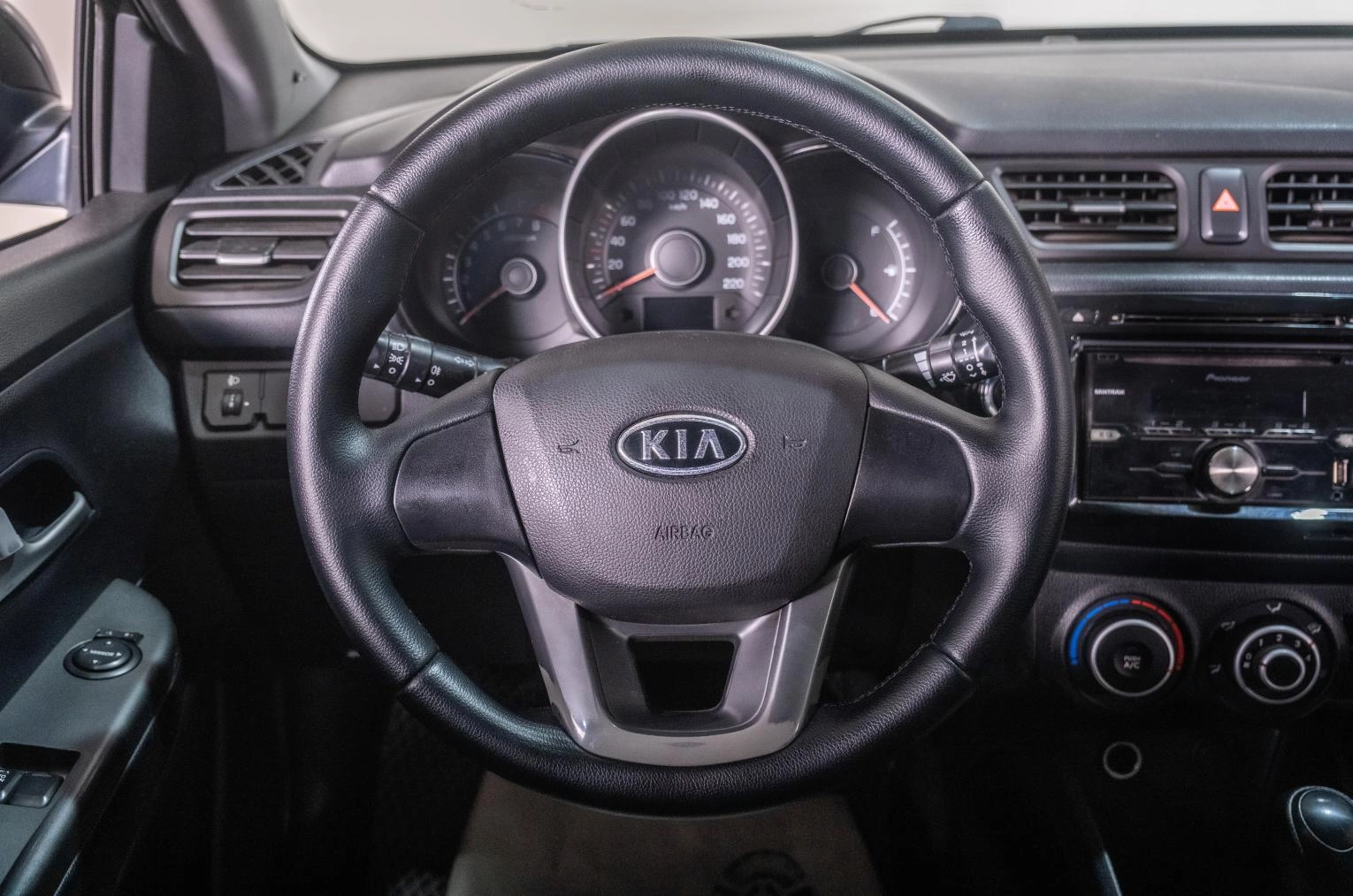 KIA Rio 10 из 21