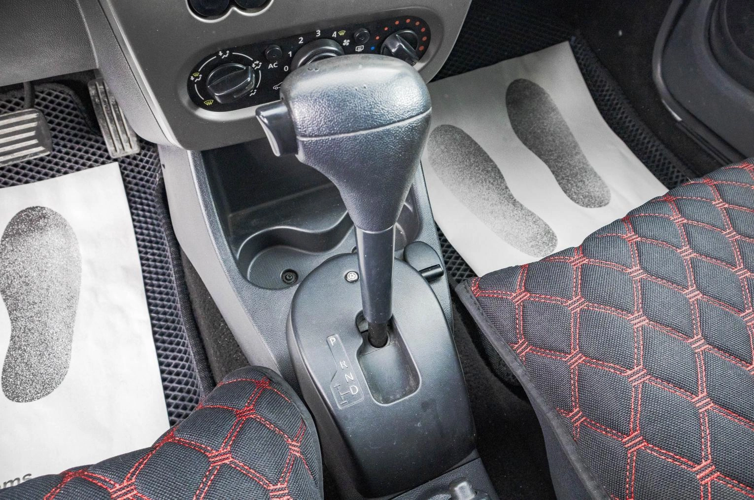 Renault Logan 16 из 21