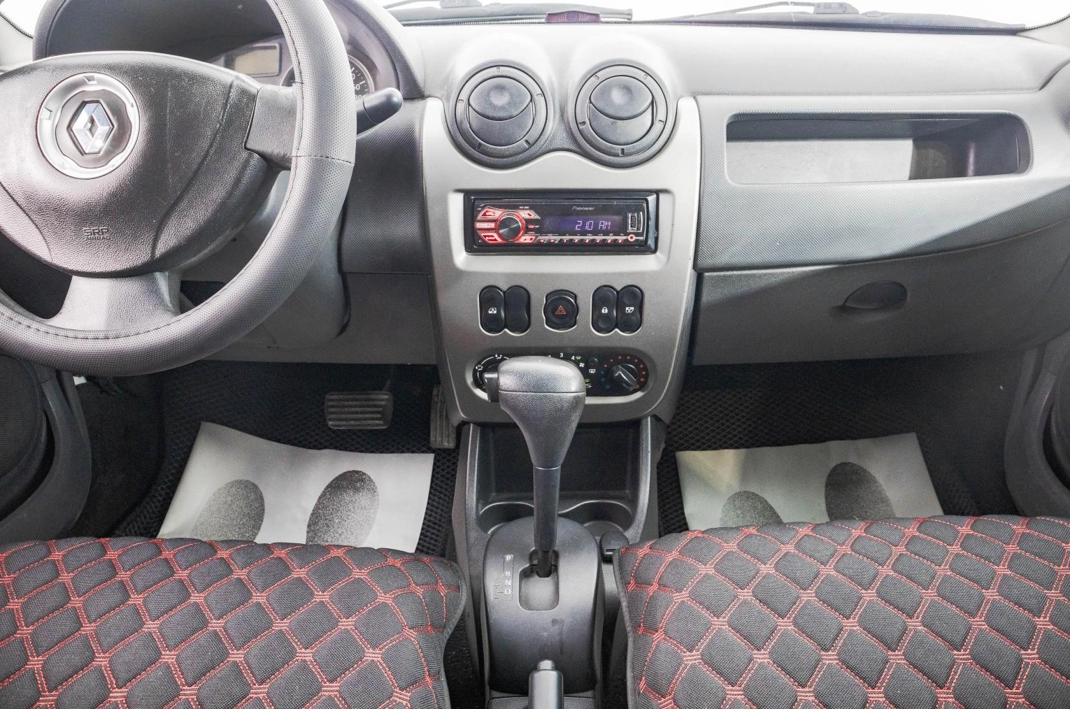 Renault Logan 13 из 21