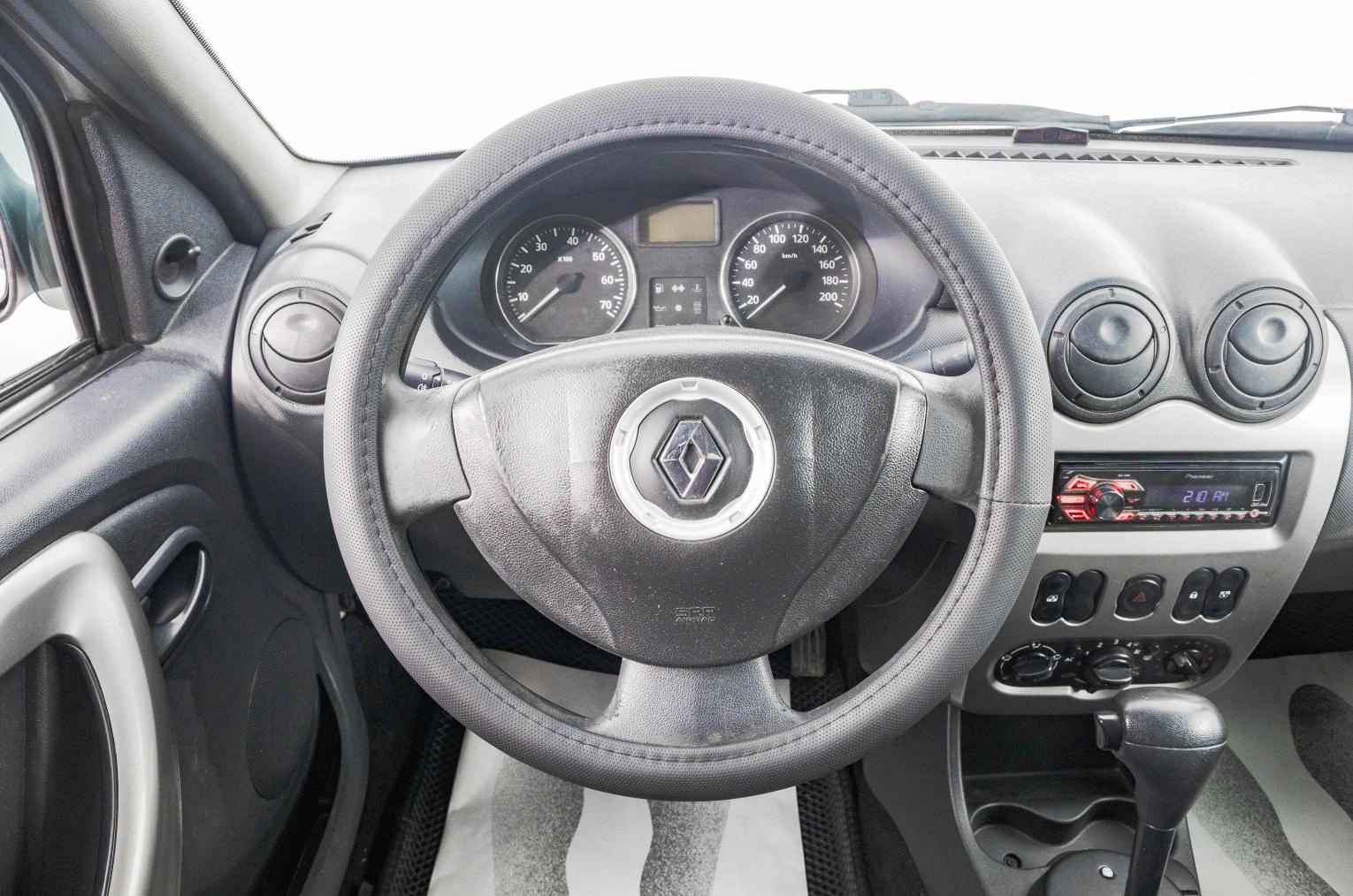 Renault Logan 11 из 21