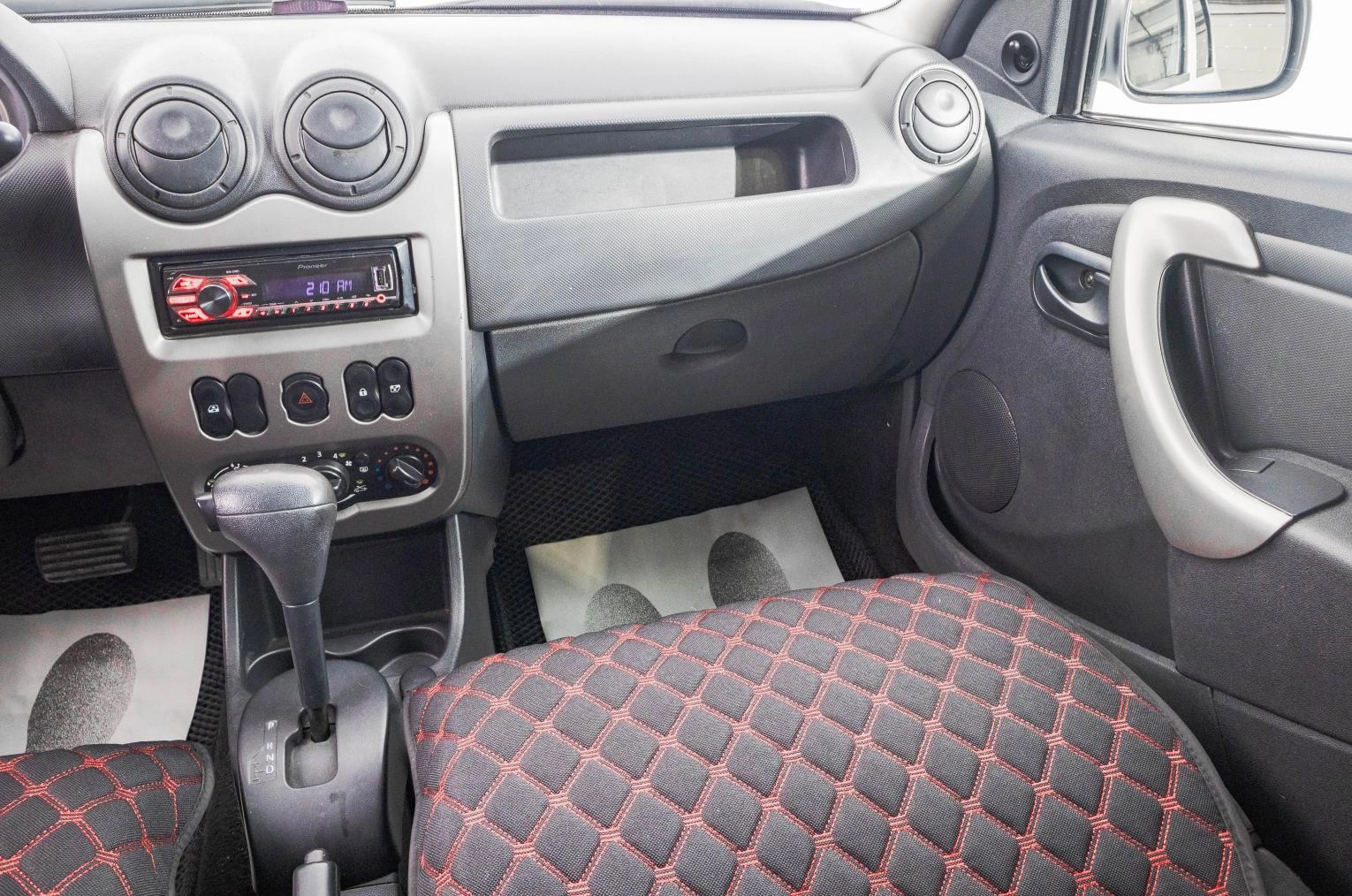 Renault Logan 17 из 21