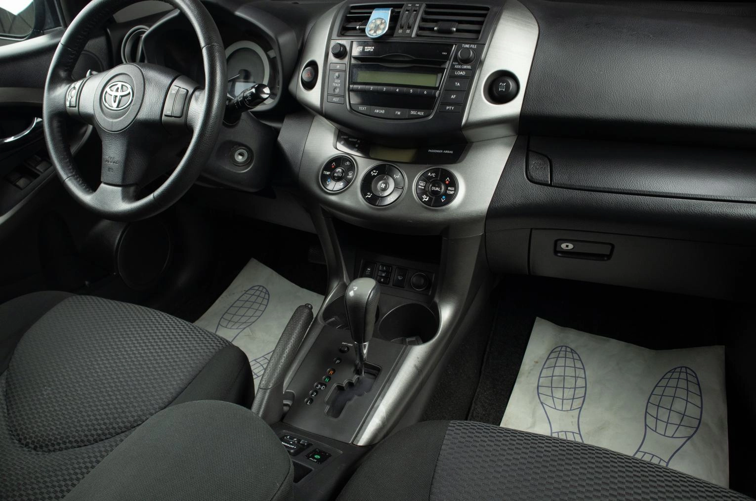 Toyota RAV4 8 из 20