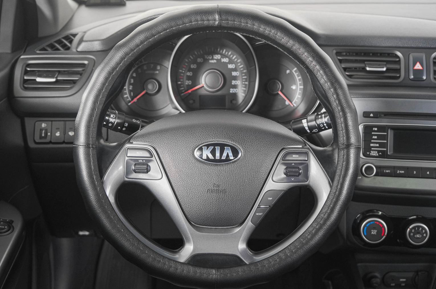 KIA Rio 15 из 23