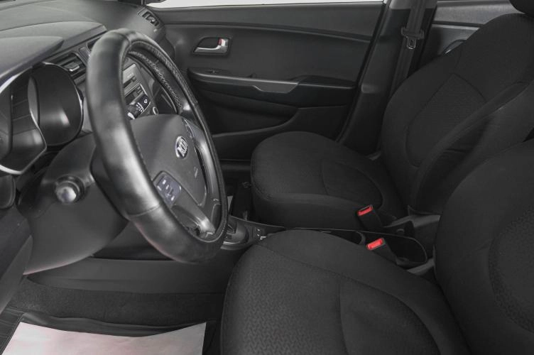 KIA Rio 8 из 23