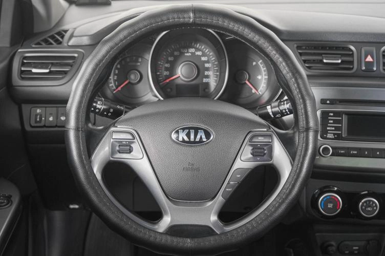 KIA Rio 15 из 23