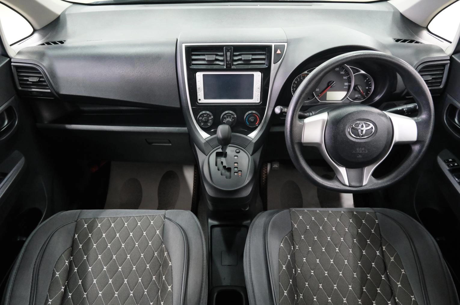 Toyota Ractis 12 из 20