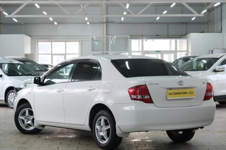 Toyota Corolla Axio 4 из 5