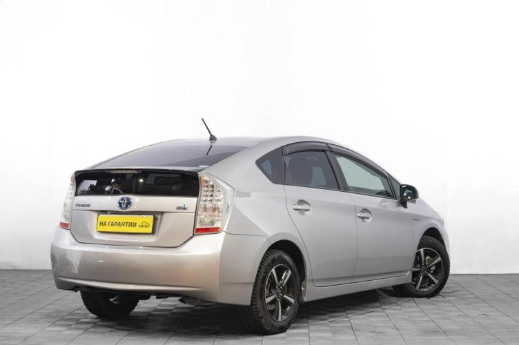 Toyota Prius 4 из 5