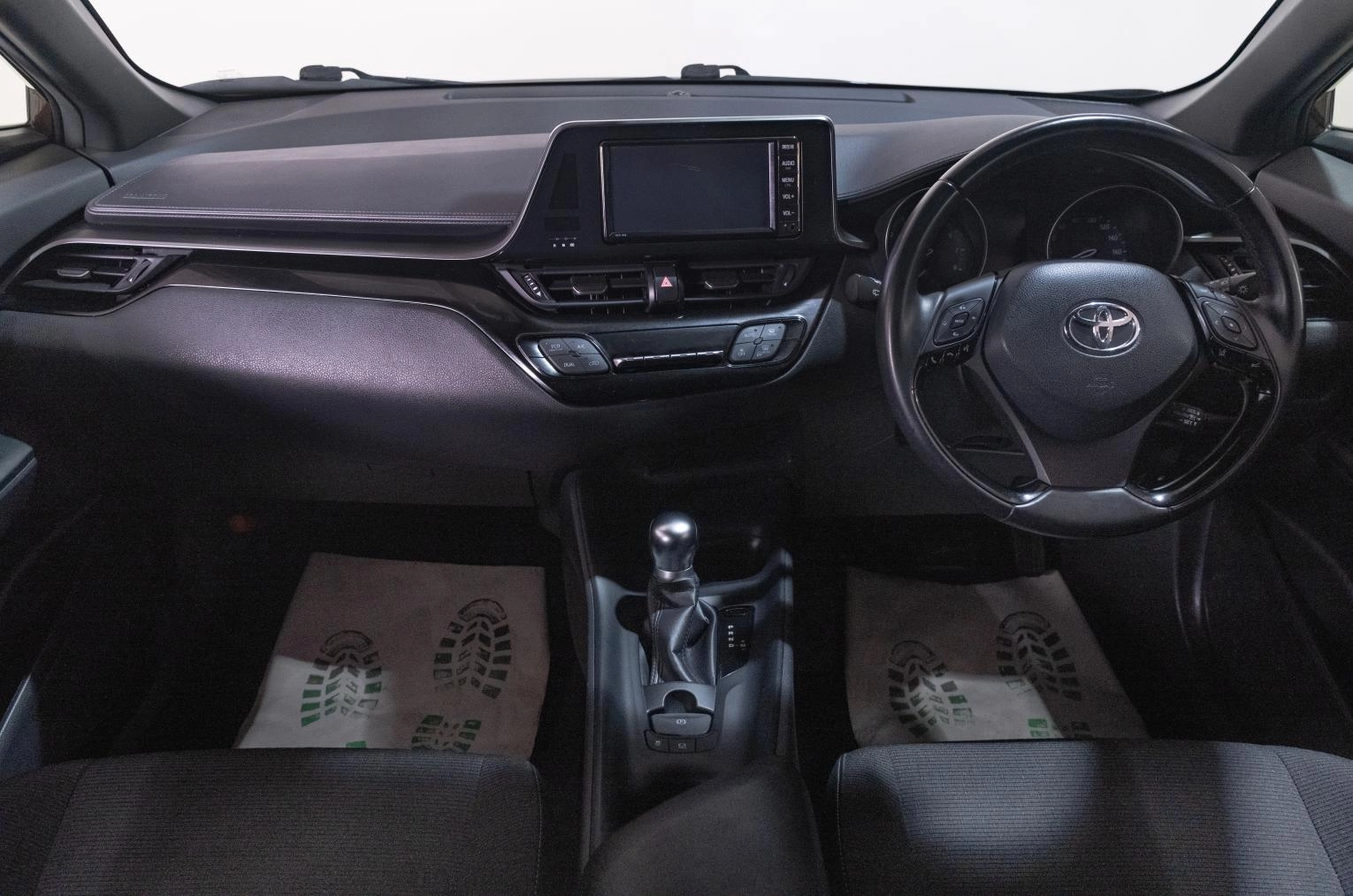 Toyota C-HR 17 из 23