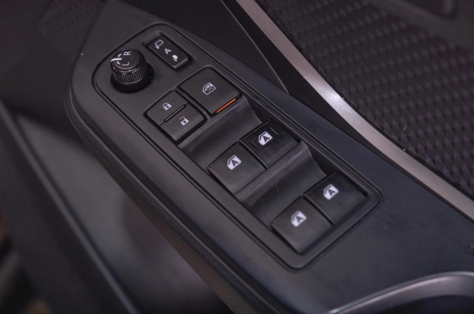 Toyota C-HR 14 из 23