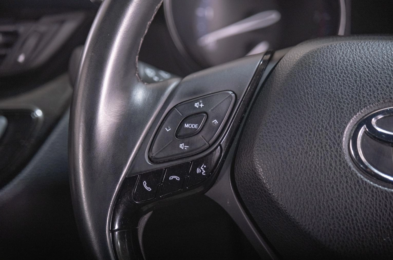 Toyota C-HR 8 из 23